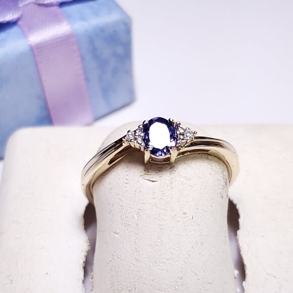Estate .40ctw Natural Oval Tanzanite & Rd Diamond 10Kt Y/Gold offset Ring #20916